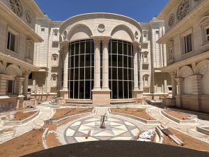 الجي آر سي (GRC): الدليل الشامل لأفضل مادة للواجهات المعمارية الحديثة في السعودية